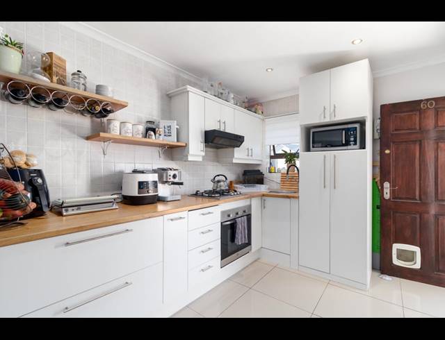 2 BEDROOM APARTMENT SOLD IN BURGUNDY ESTATE